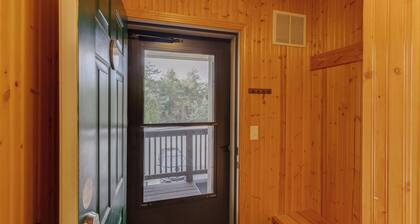 Bretton Woods Condo- cozy fireplace and private deck, relaxing yet near it all!