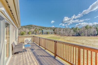 Bretton Woods Condo- cozy fireplace and private deck, relaxing yet near it all! 