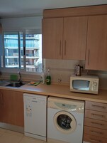 Apartment, Sea View, Corner | Private kitchen | Full-size fridge, microwave, oven, stovetop