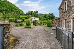 Property grounds - Apartment 'Mira' with Mountain View, Private Terrace and Wi-Fi (Boal)