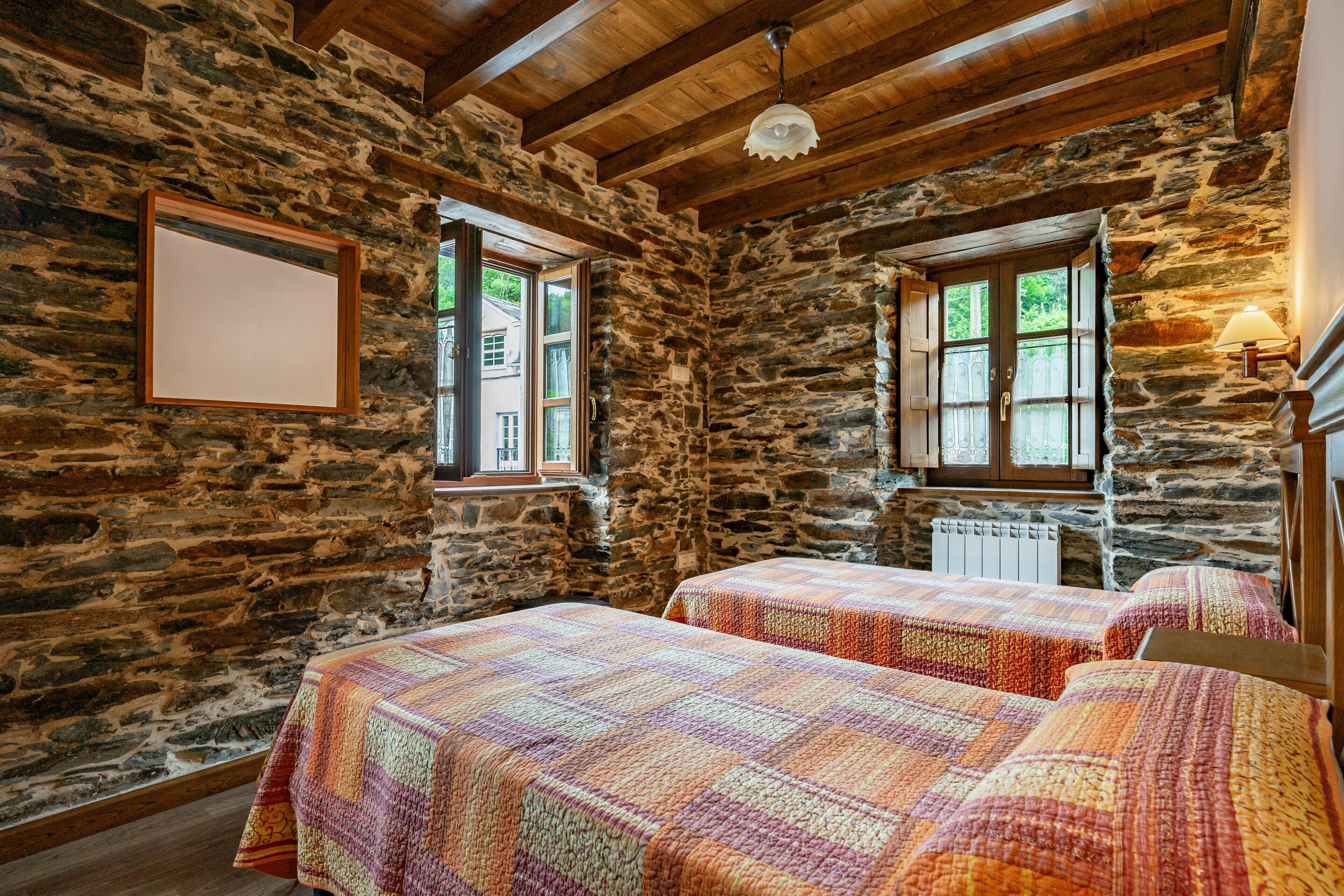 2 habitaciones, wifi gratis y ropa de cama 