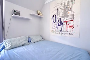 2 bedrooms, iron/ironing board, WiFi