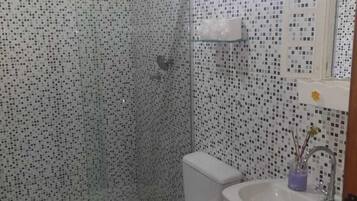 Chalet (Duplo) | Kamar mandi | Perlengkapan mandi gratis, pengering rambut, sabun, dan sampo