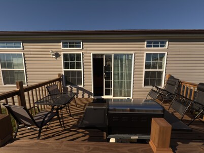 Charming 2-bedroom house with WiFi, Patio/Grill, & Breakfast near Kirksville