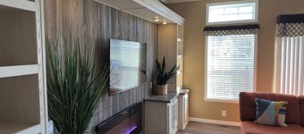 Charming 2-bedroom House with WiFi, Patio/Grill, W&D, & Complimentary Breakfast