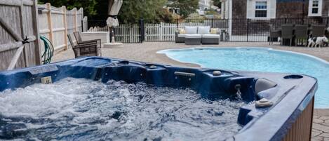 Tina de hidromasaje al aire libre