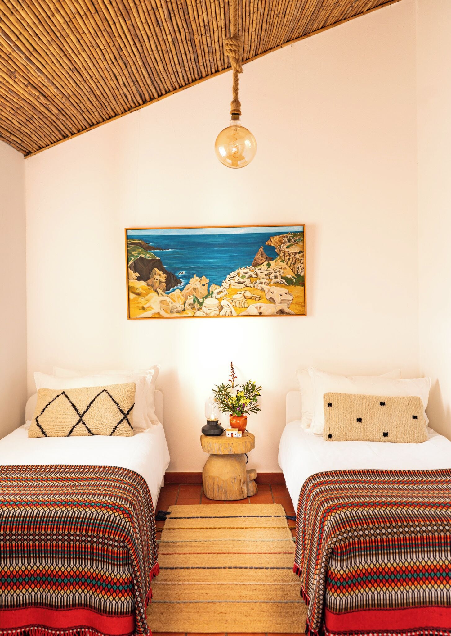 Edredons de pluma, berço de viagem, Wi-Fi de cortesia, roupa de cama