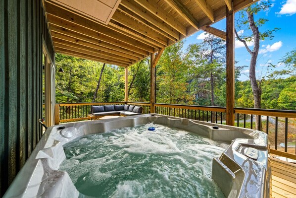 Outdoor spa tub