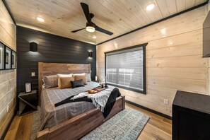 3 slaapkamers, een strijkplank/strijkijzer, gratis wifi, beddengoed