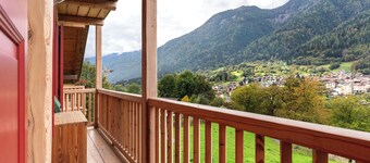 Apartment 'Dolomiti Deluxe - Bocenago' with Mountain View, Balcony and Wi-Fi