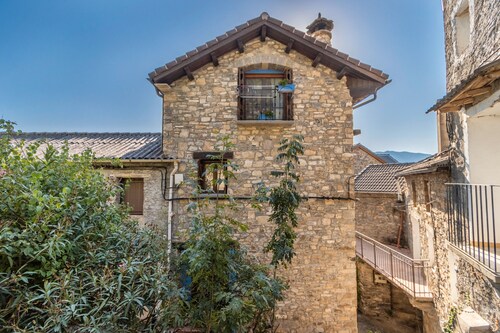 Country House 'Casa Pirinea' with Mountain View and Wi-Fi