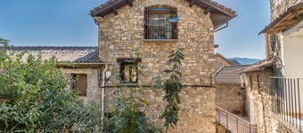 Country House 'Casa Pirinea' with Mountain View and Wi-Fi