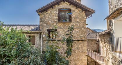 Country House 'Casa Pirinea' with Mountain View and Wi-Fi