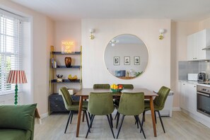 Dining - Upper Rock Gardens Retreat (Brighton)