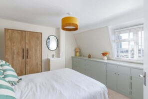 3 bedrooms, iron/ironing board, free WiFi, bed sheets - Upper Rock Gardens Retreat (Brighton)