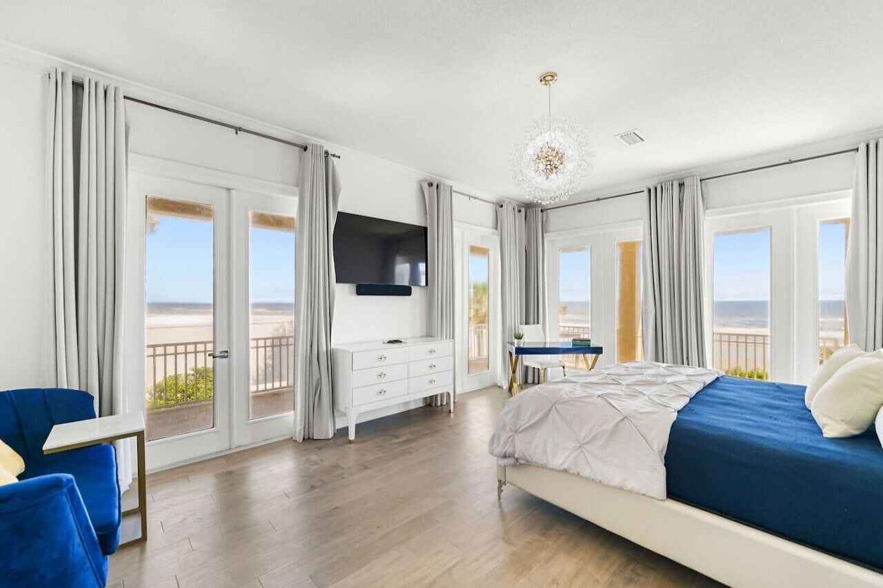 4 bedrooms, desk, iron/ironing board, free WiFi