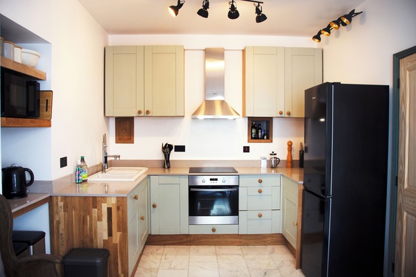 Geladeira, micro-ondas, fogão, cooktop