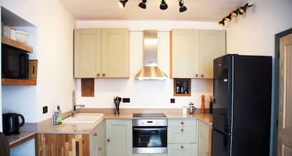 Boutique Holiday Let, Large, Light and Stylish, Centrally Located with Sea Views