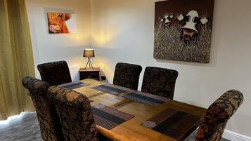 Cabin | Dining