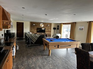 Cabin | Living area