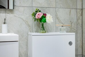 Apartment | Bathroom