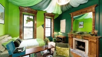 Fer et planche à repasser, lit parapluie, Wi-Fi, draps fournis