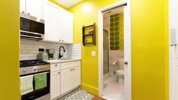 Refrigerador, horno, cafetera y tetera y tostadora