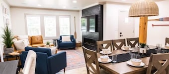 The Ridge House-Lake House w/Hot Tub & Game Room-DOG friendly