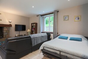 1 bedroom, iron/ironing board, free WiFi, bed sheets