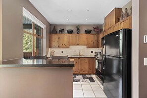 Fridge, microwave, oven, stovetop - Best Whistler Village location | Free parking | Pool/Hot tub | 2-level condo (Whistler)