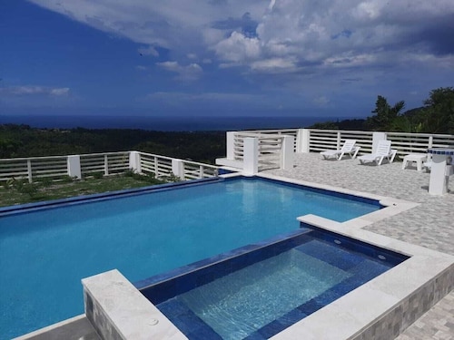 Runaway bay Villa Jamaica with a spectacular view of the Caribbean sea