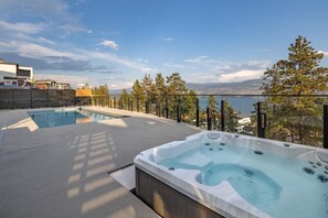 Terrace/patio - New Large Luxury Home with Pool & Views (West Kelowna)
