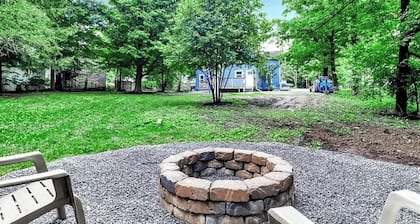 Charming 4-bedroom 1800's farmhouse with WiFi, AC in serene Cowlesville