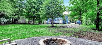 Charming 4-bedroom 1800's farmhouse with WiFi, AC in serene Cowlesville