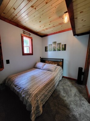 3 bedrooms, internet, bed sheets