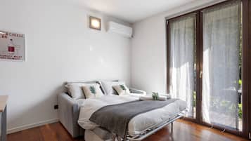 1 bedroom, iron/ironing board, free WiFi, bed sheets