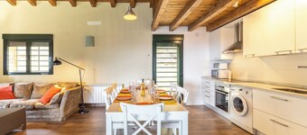 Country House 'La Morada De Piedralaves' with Mountain View, Private Pool and Wi-Fi