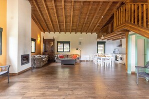 Televisie en een open haard