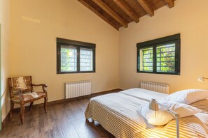 5 bedrooms, free WiFi, bed sheets