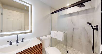 Comfortable Coastal Retreat with Two Queen Beds & Sleeper Sofa - Suite Room