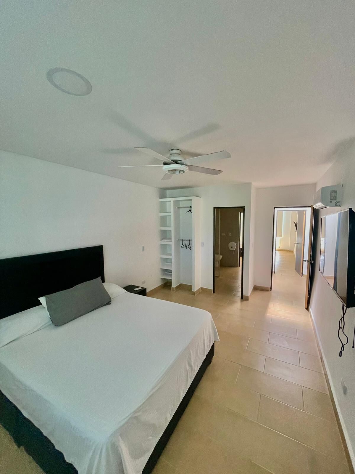 6 bedrooms, iron/ironing board, WiFi, bed sheets