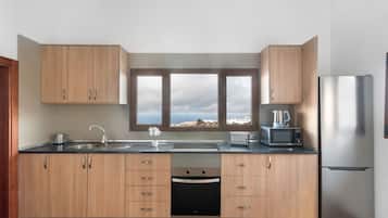 KylskÄp, mikrovÄgsugn, ugn och spishÀll