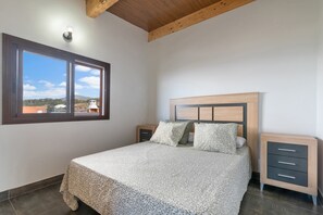 2 bedrooms, free WiFi, bed sheets, wheelchair access