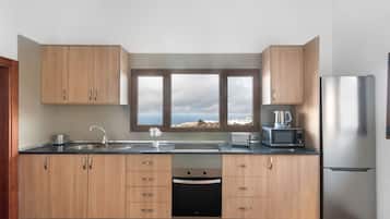 KylskÄp, mikrovÄgsugn, ugn och spishÀll