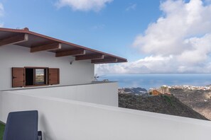 Property grounds - Holiday Home 'Vv El Mirador' with Sea Views, Wi-Fi and Air Conditioning (Guía)