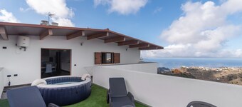 Holiday Home 'Vv El Mirador' with Sea Views, Wi-Fi and Air Conditioning