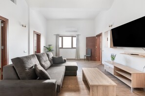 TV - Holiday Home 'Vv El Mirador' with Sea Views, Wi-Fi and Air Conditioning (Guía)