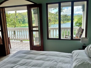 3 bedrooms, WiFi, bed sheets - Lakefront 3 bed 3 bath townhouse with tennis court, pickleball court and pool
(Nuevo Arenal)