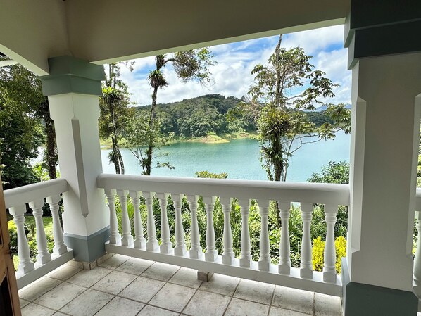 Property grounds - Lakefront 3 bed 3 bath townhouse with tennis court, pickleball court and pool
(Nuevo Arenal)