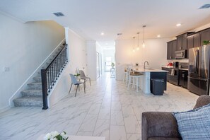 Interior - Sunshine state scape 5BR, walkable to waterpark (Davenport)